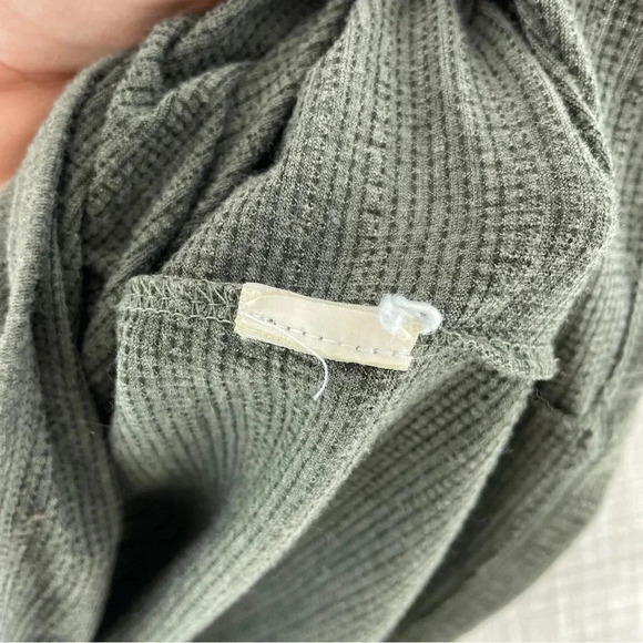 Max Studio Boat Neck Ruffle Cap Sleeve Front Keyhole  Elastic Neckline Blouse L - Picture 8 of 9